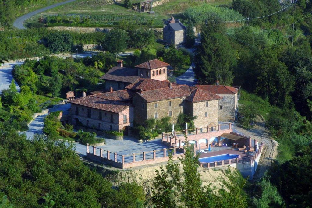 Castel Martino Villa Cortemilia ภายนอก รูปภาพ