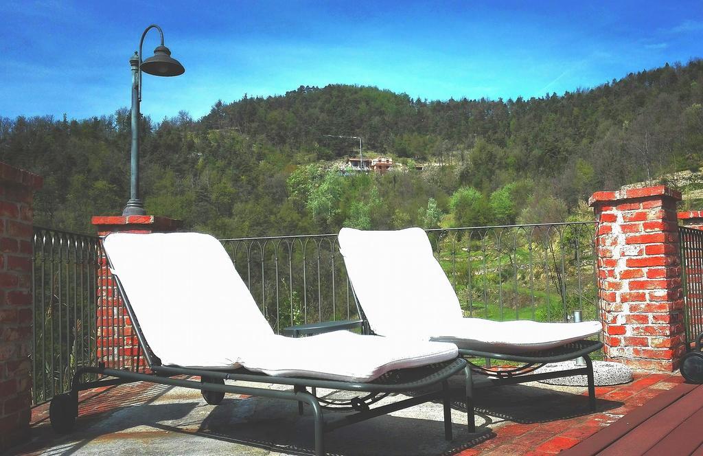 Castel Martino Villa Cortemilia ภายนอก รูปภาพ