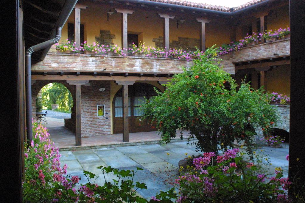 Castel Martino Villa Cortemilia ภายนอก รูปภาพ