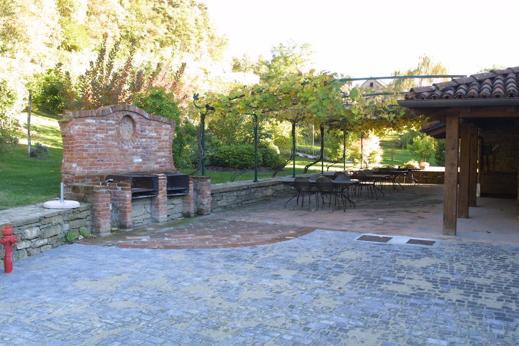 Castel Martino Villa Cortemilia ภายนอก รูปภาพ