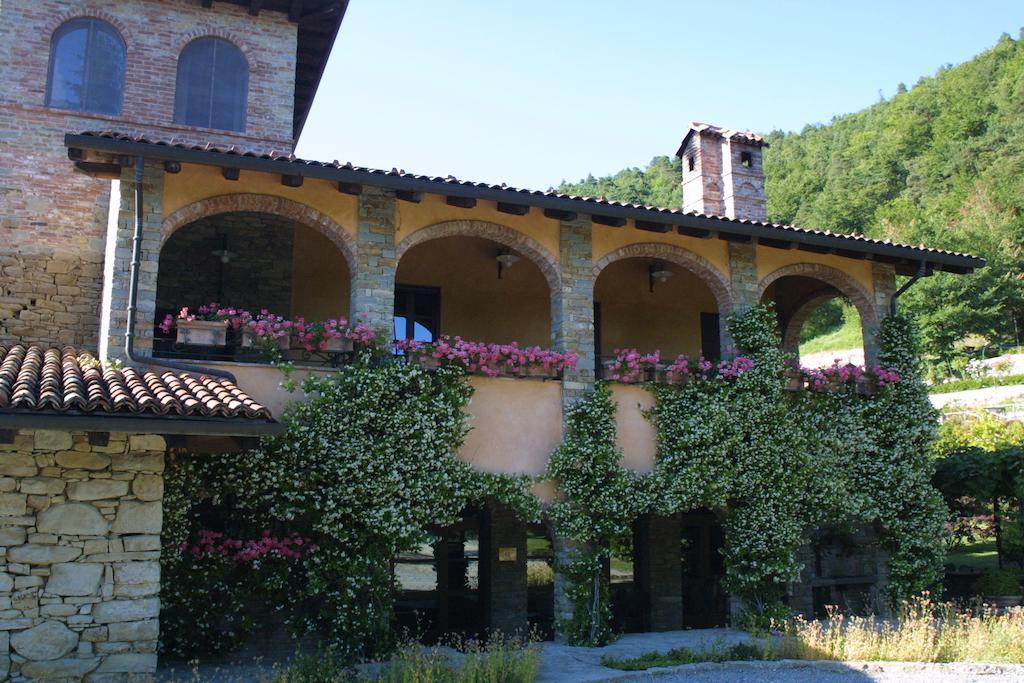 Castel Martino Villa Cortemilia ภายนอก รูปภาพ