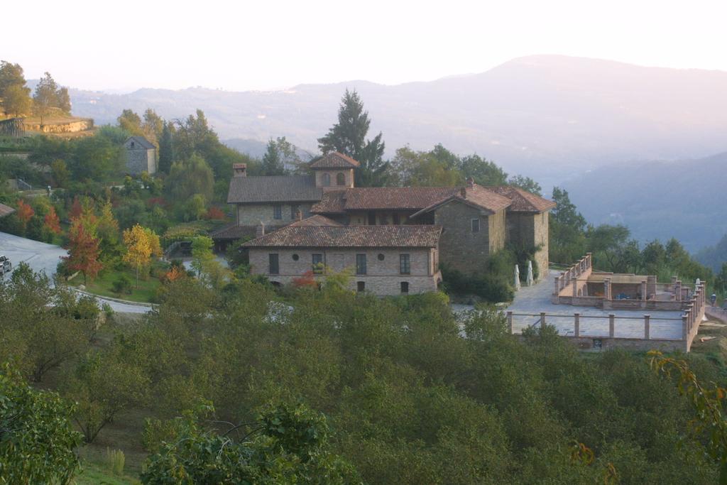 Castel Martino Villa Cortemilia ภายนอก รูปภาพ