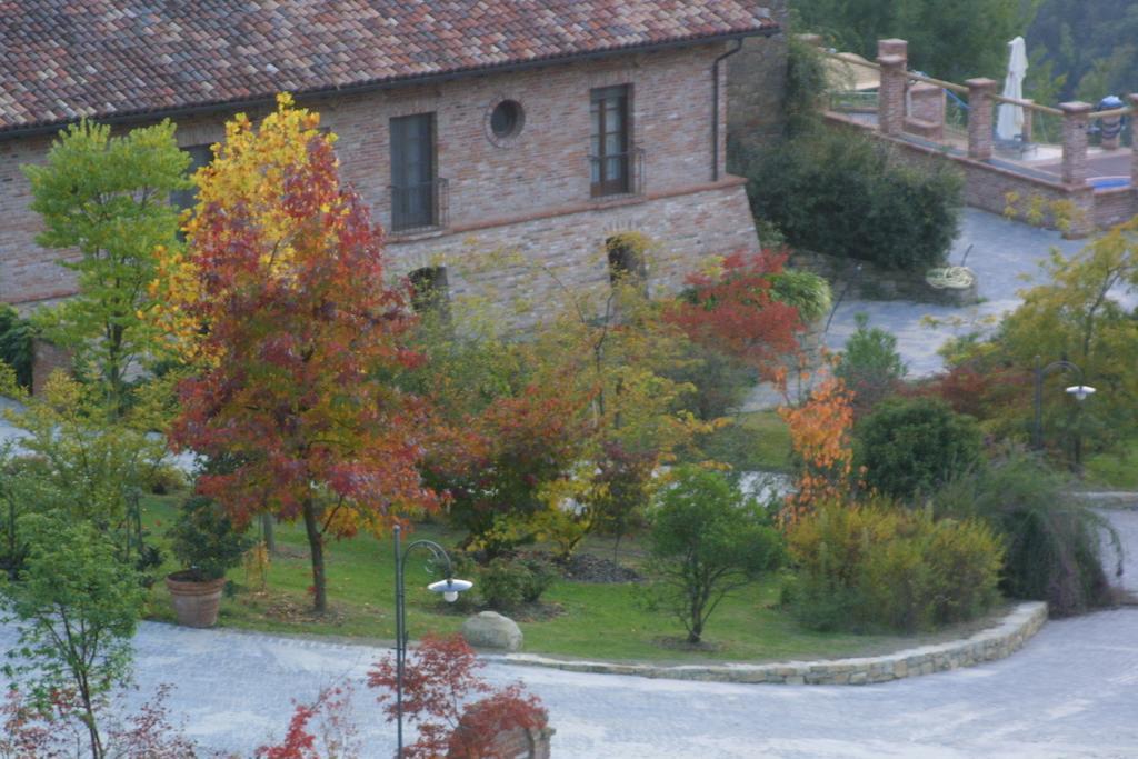 Castel Martino Villa Cortemilia ภายนอก รูปภาพ