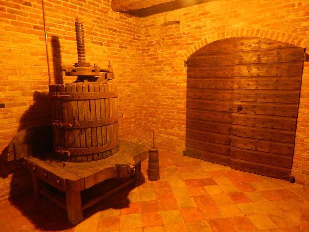 Castel Martino Villa Cortemilia ภายนอก รูปภาพ