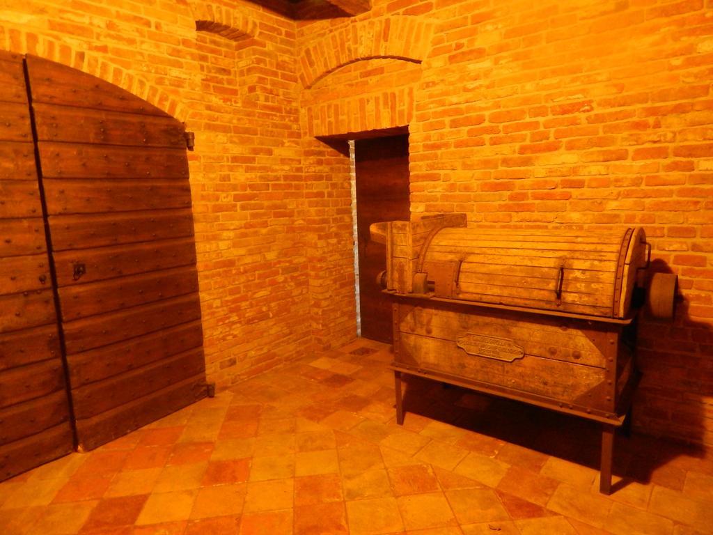 Castel Martino Villa Cortemilia ภายนอก รูปภาพ