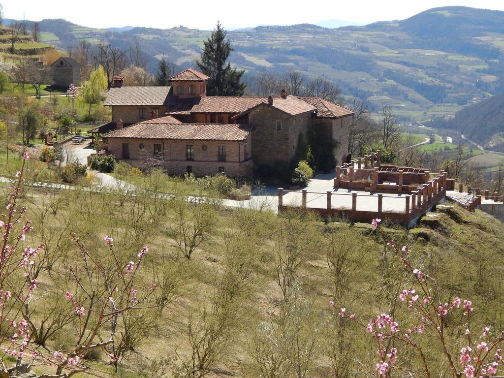 Castel Martino Villa Cortemilia ภายนอก รูปภาพ